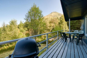 2 bedroom lodge with stunning loch mountain views
